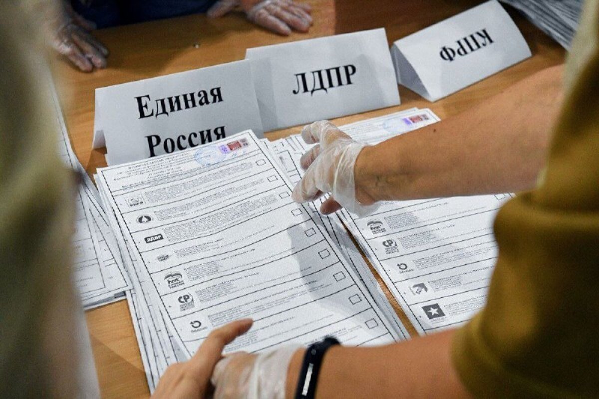 "Единая Россия" побеждает на выборах в Госдуму