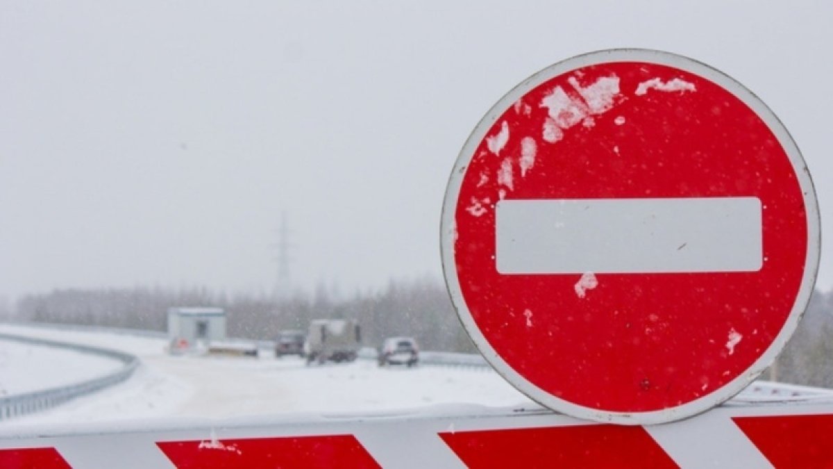 Движение на трассах ограничили в четырёх областях из-за непогоды