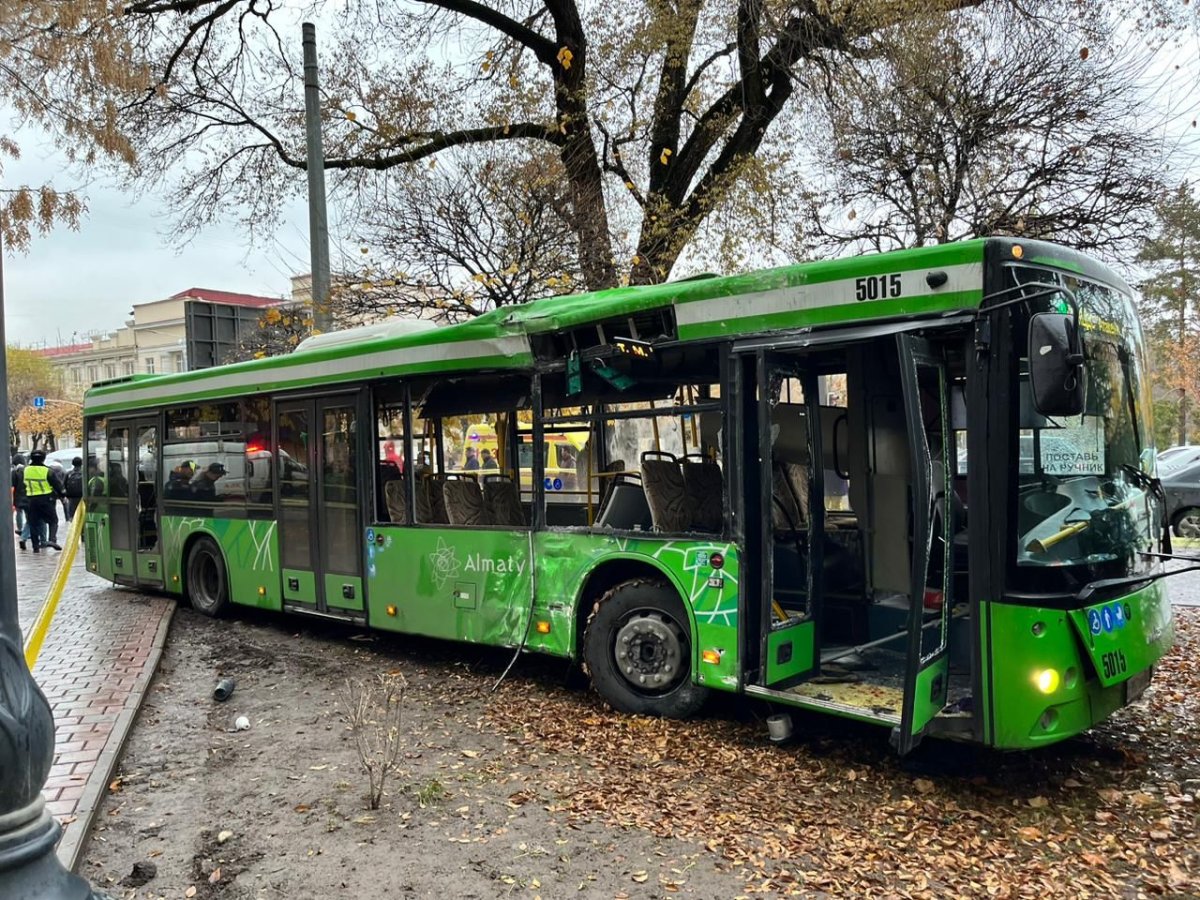 Авария с автобусами в Алматы: водителю вынесли приговор