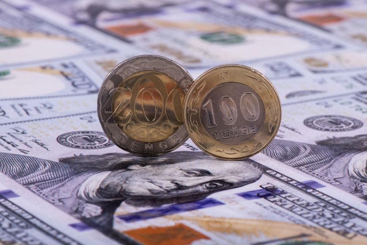 Национальный банк валюты казахстана. Тенге к доллару. Доллар (валюта). Деньги тенге. Евро в тенге.