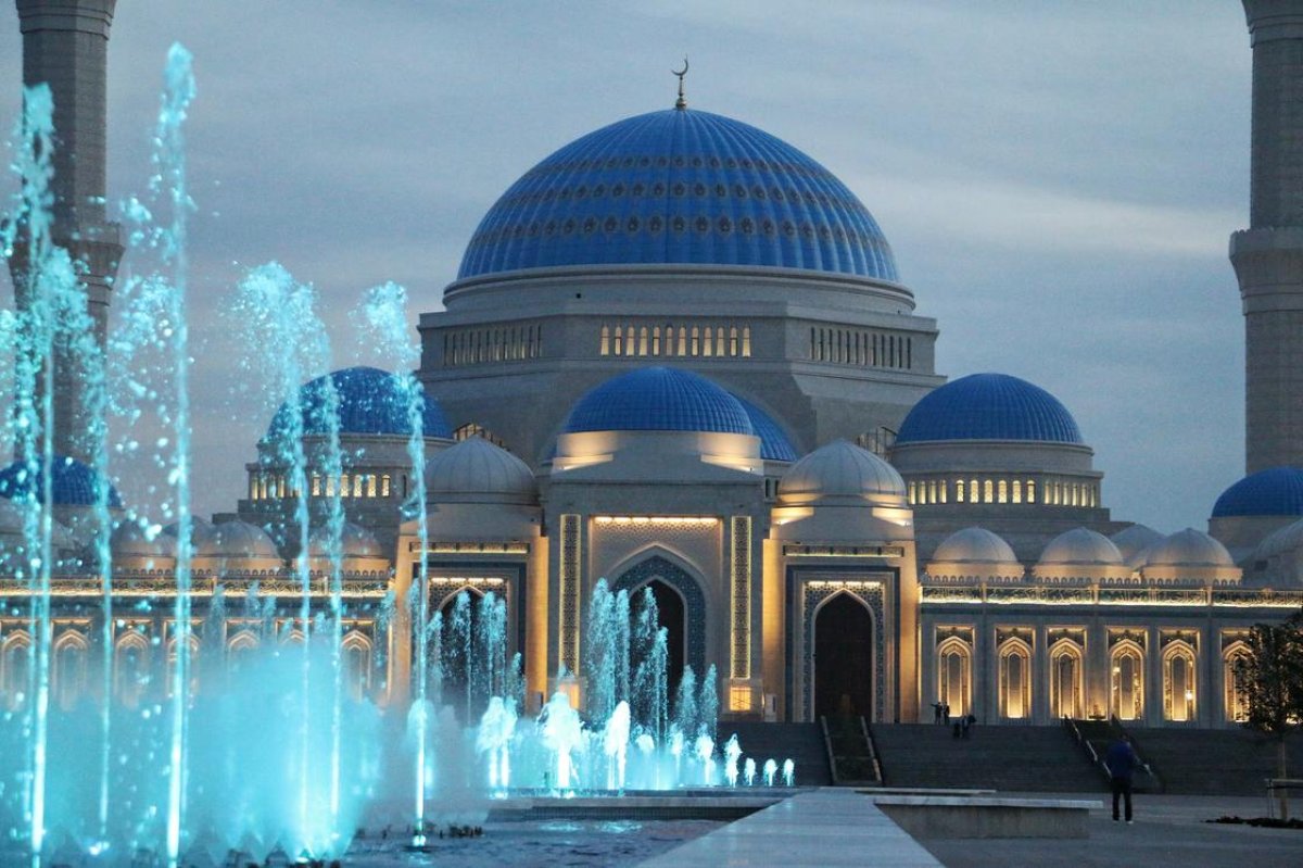 Астана самая большая мечеть. Астана мечеть. Мечеть Нурсултан в Астане.