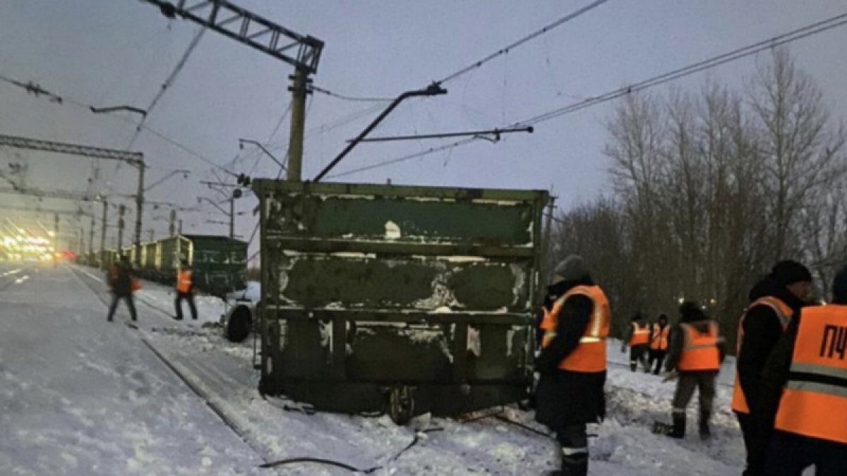 В Петропавловске тепловоз столкнулся с поездом