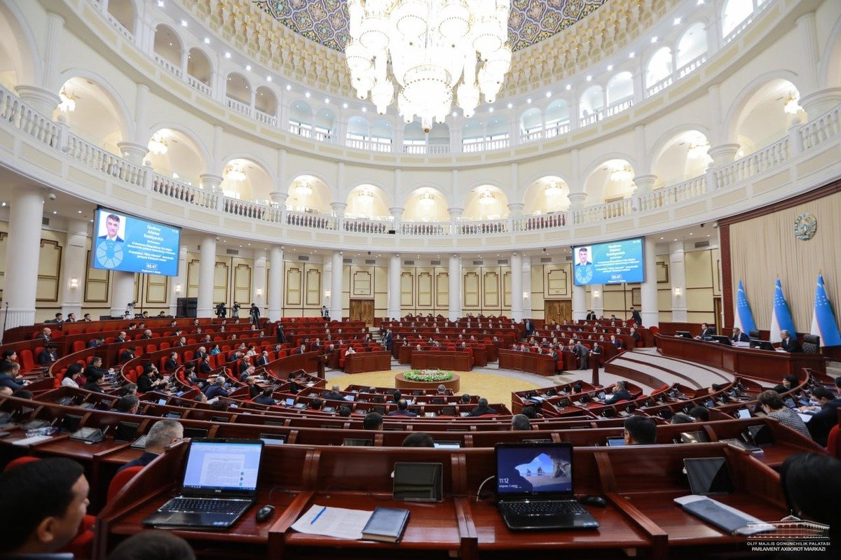 Закон о госсекретах и импорт дизеля: обзор узбекской прессы