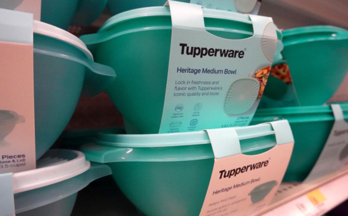 Компания Tupperware обанкротилась: акции потеряли 70% за год