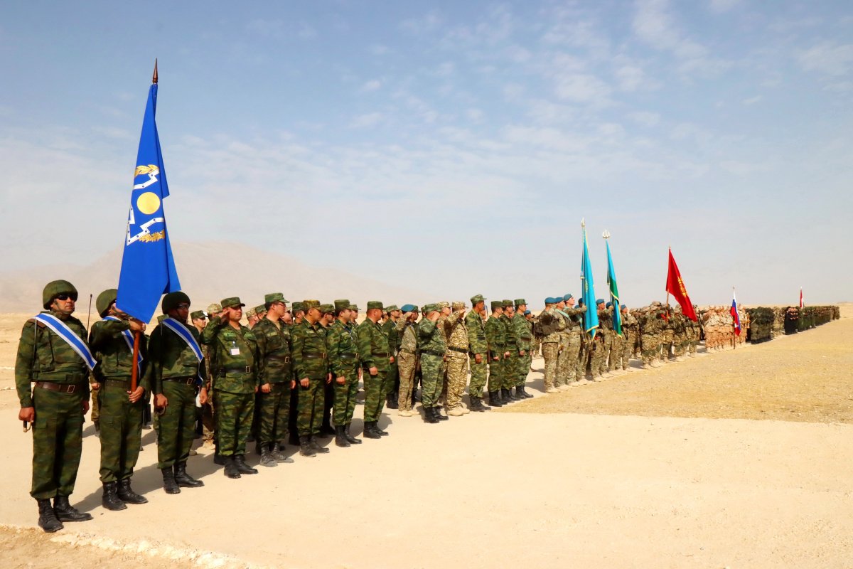 В Таджикистане прошли совместные учения войск ОДКБ