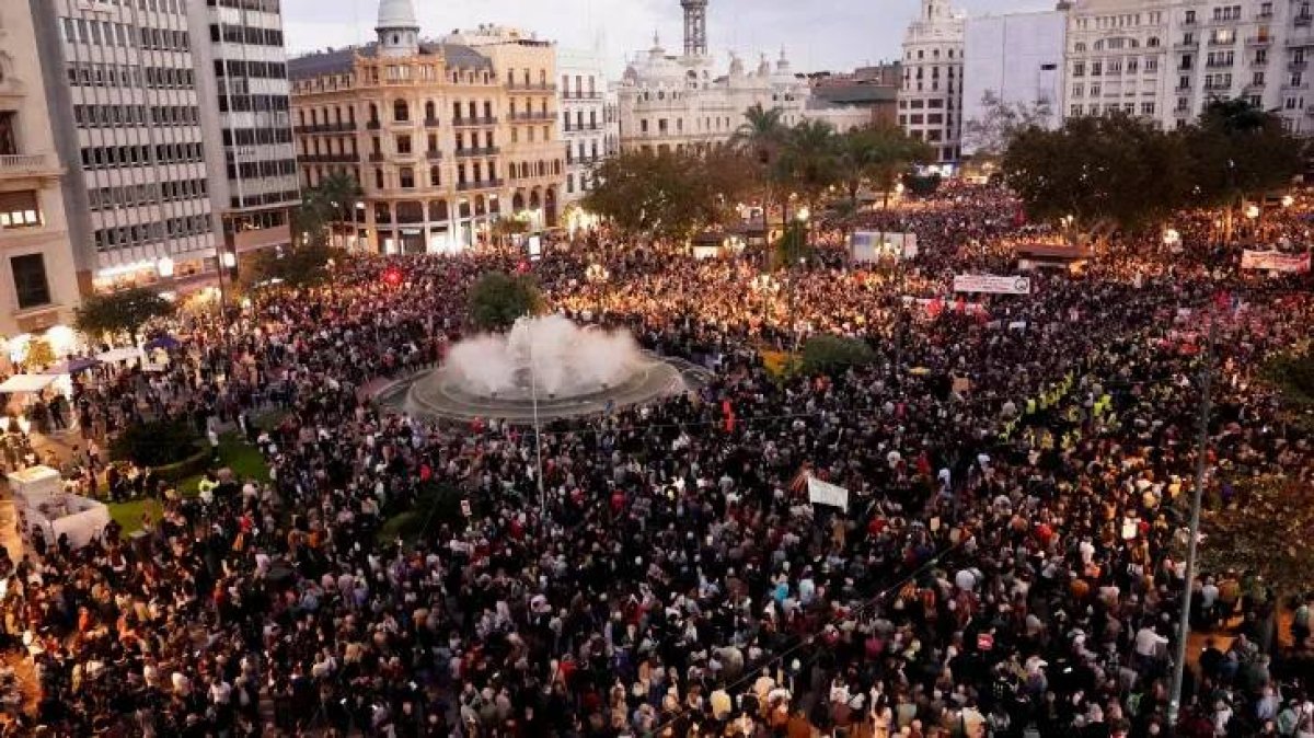 Наводнение в Испании: тысячи человек вышли на митинг против властей