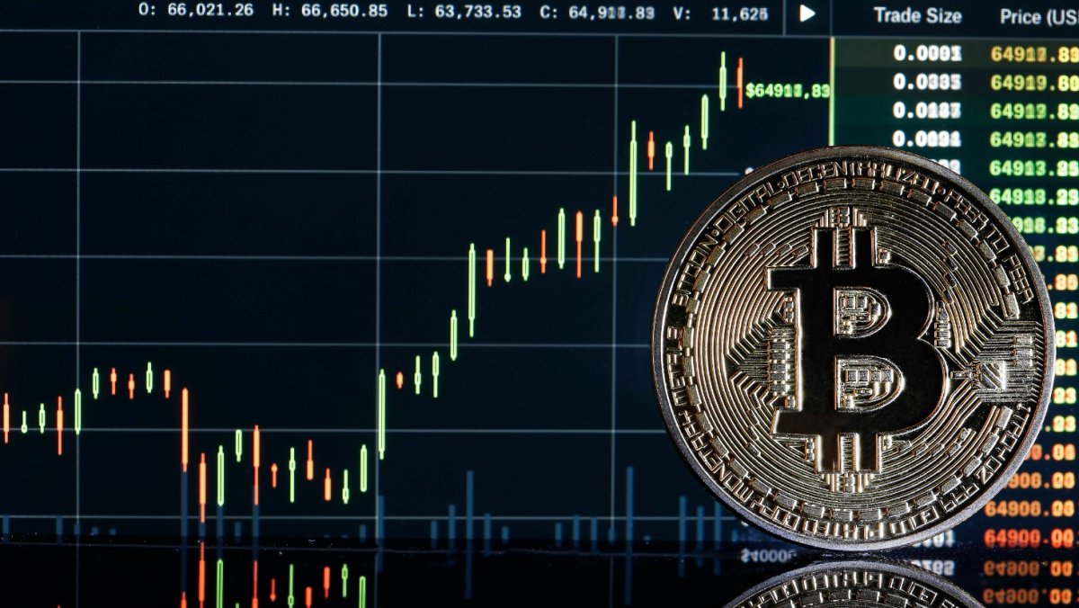 Биткоин продолжает рекордный рост на фоне победы Трампа в США