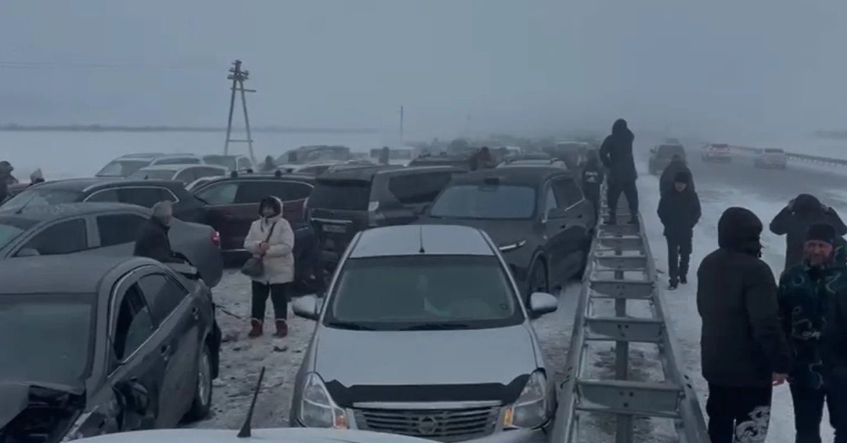 На трассе Астана – Петропавловск столкнулись около 95 автомобилей