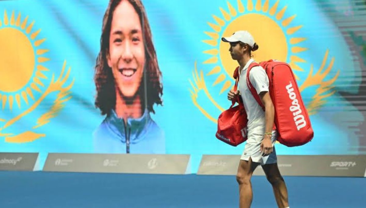 Амир Омарханов шагнул в третий раунд юниорского Australian Open