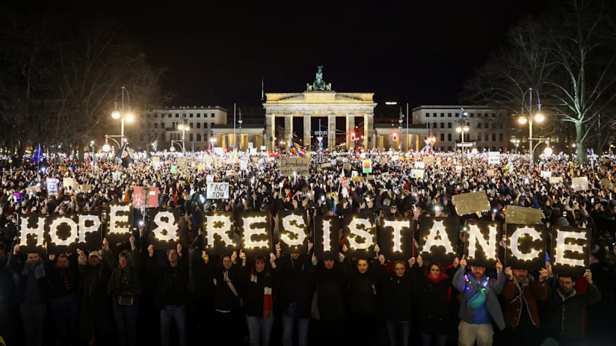 В Берлине 100 тысяч человек вышли на протесты против ультраправых, Трампа и Маска