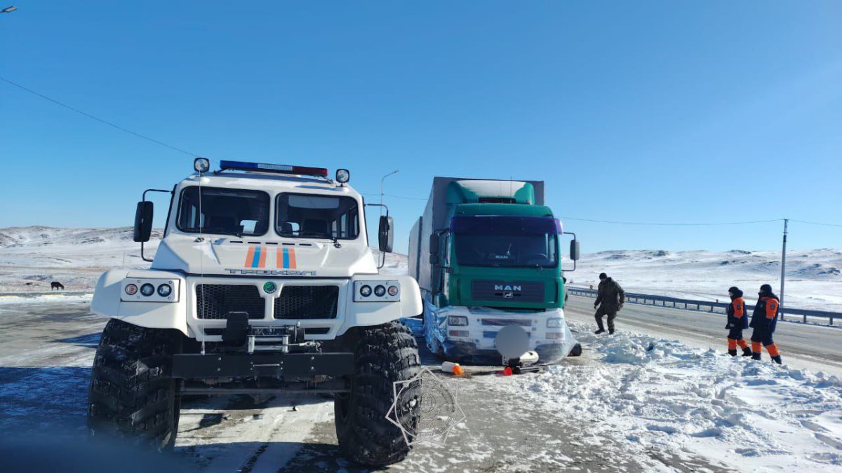 Застрял из-за морозов: водитель фуры провёл 5 суток  на Кордайском перевале