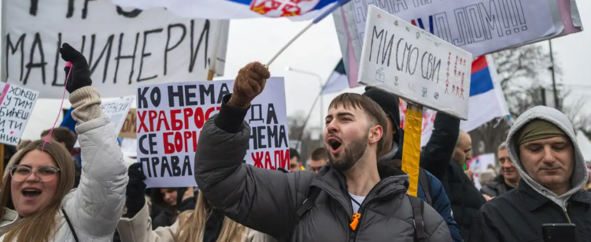 В Сербии прошли массовые митинги противников и сторонников власти