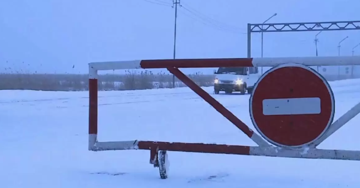 В Казахстане из-за непогоды закрывают дороги