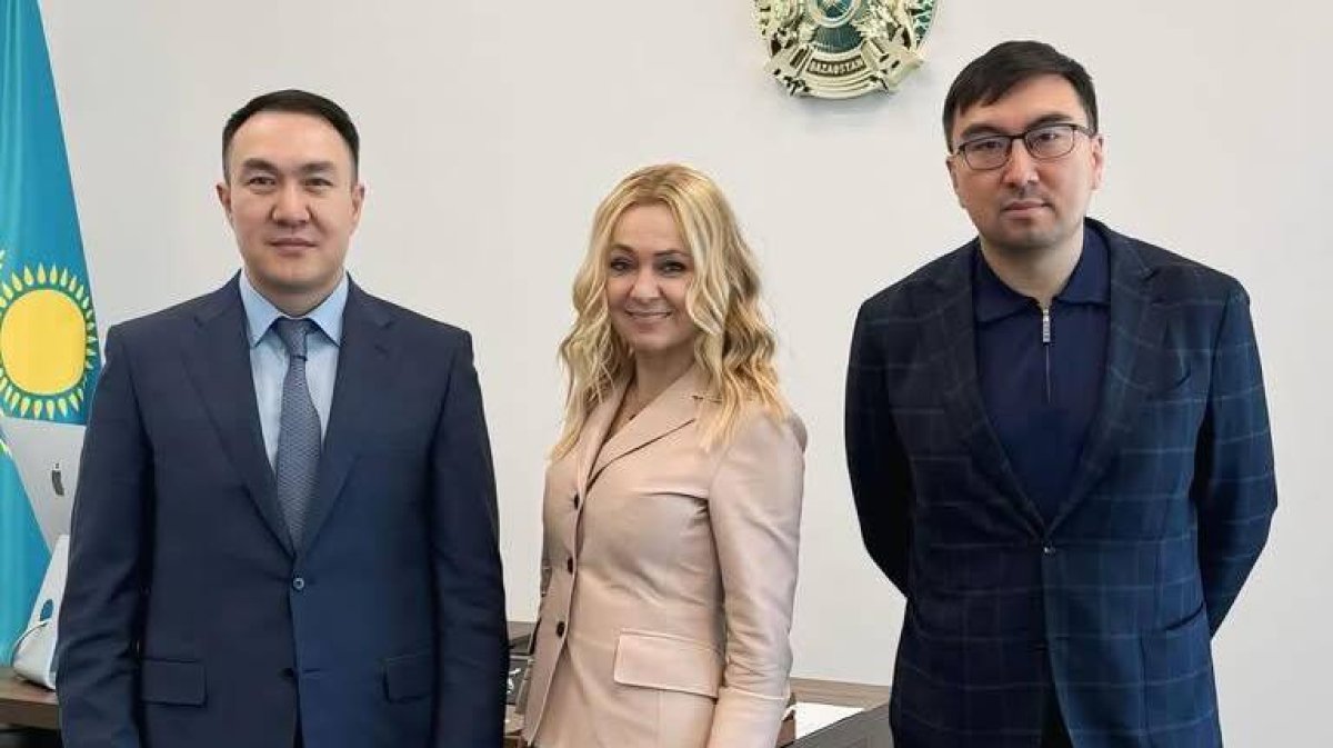 "По рукам пошли чиновники": депутат об особом отношении к Яне Рудковской в Казахстане