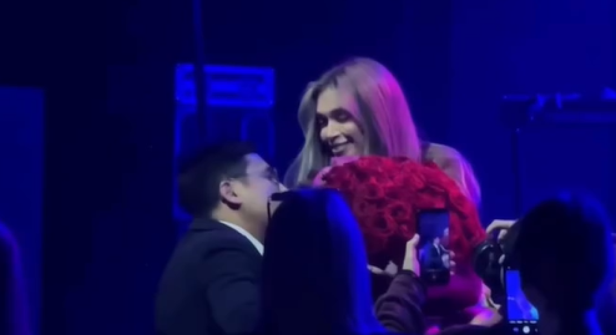 Вера Брежнева поцеловала фаната в Алматы (видео)