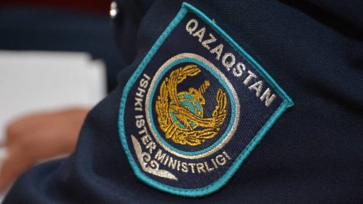 Полицейские в Актау обвинили командира в угрозах, поборах и увольнениях