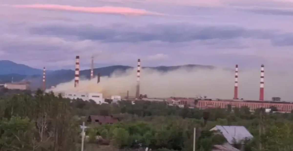 Жителям Усть-Каменогорска рекомендовали респираторы из-за загрязнения воздуха