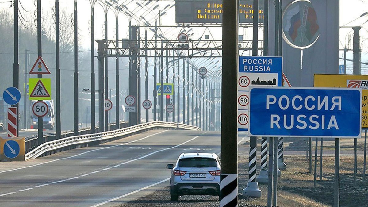 Казахстанцев обяжут сдавать отпечатки пальцев при въезде в Россию