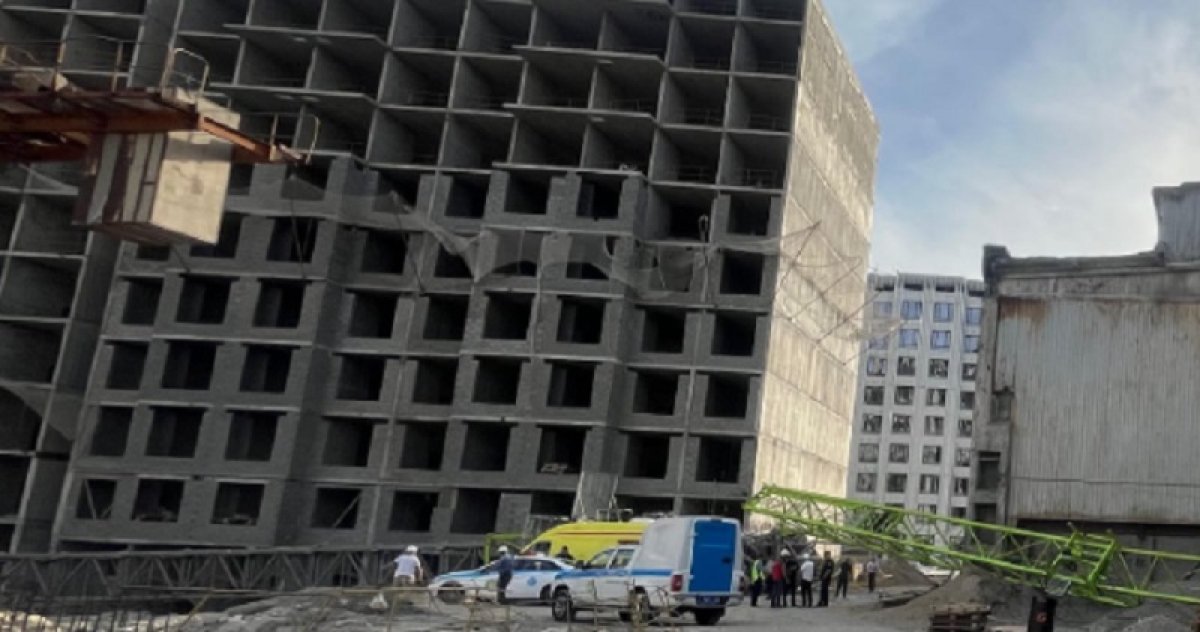 Рабочий погиб в результате падения башенного крана на стройке в Алматы