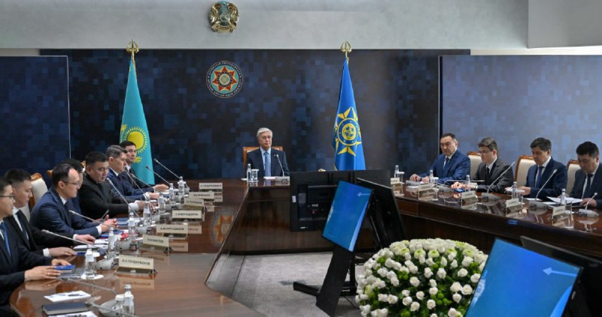 Угрозы информационной безопасности: Токаев поставил ряд задач перед КНБ
