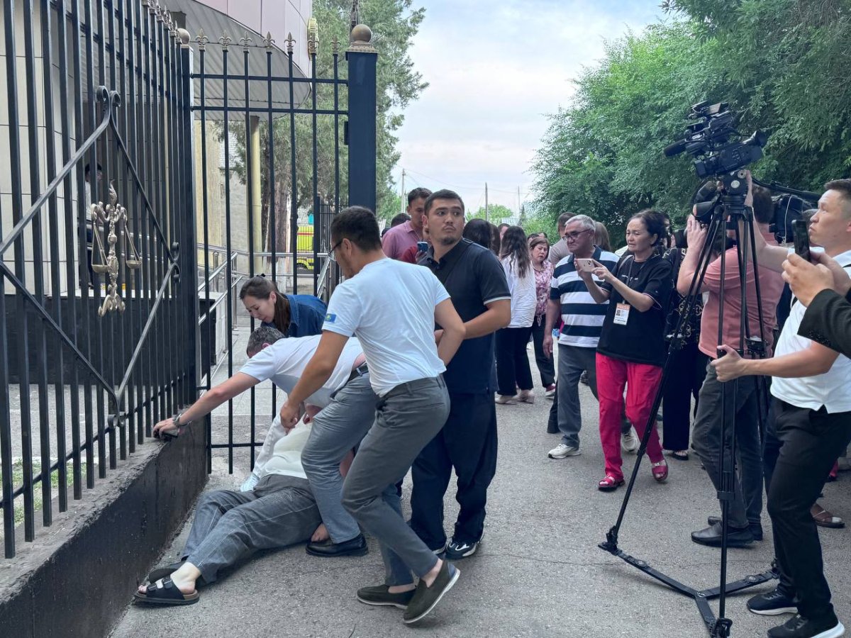 Матери одного из обвиняемых по делу Шерзата стало плохо после приговора