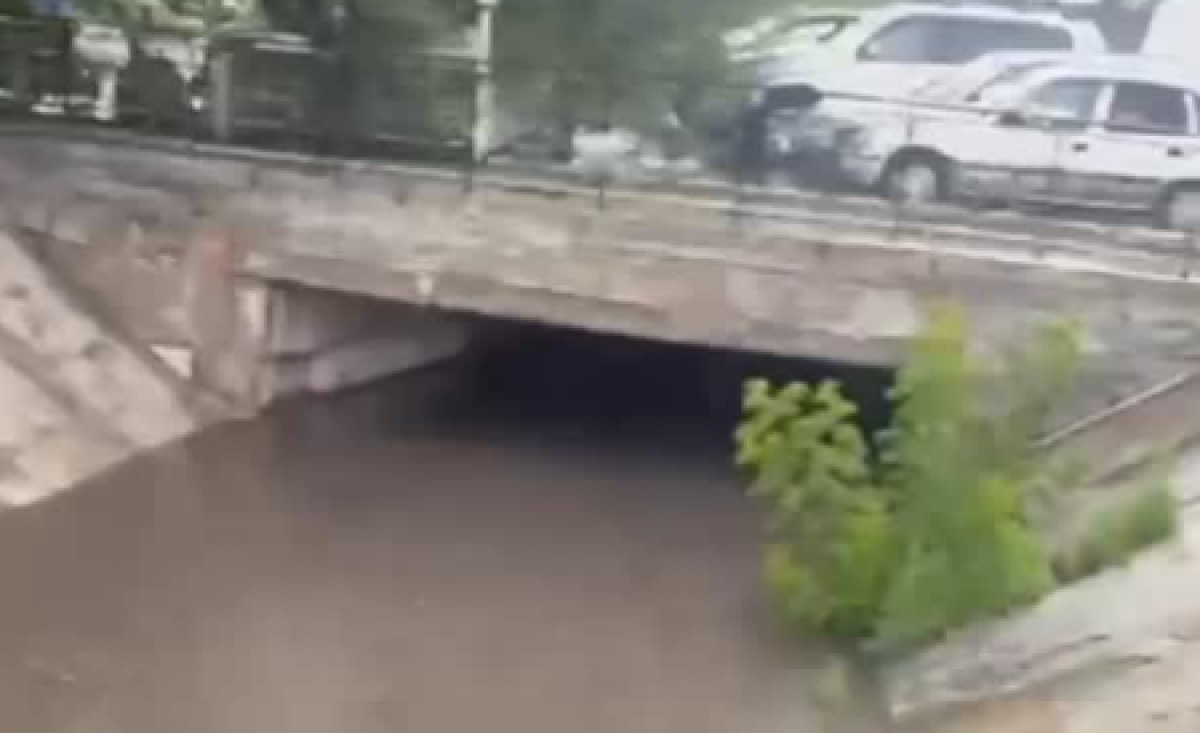 Караганду затопило после ливня: город ушел под воду