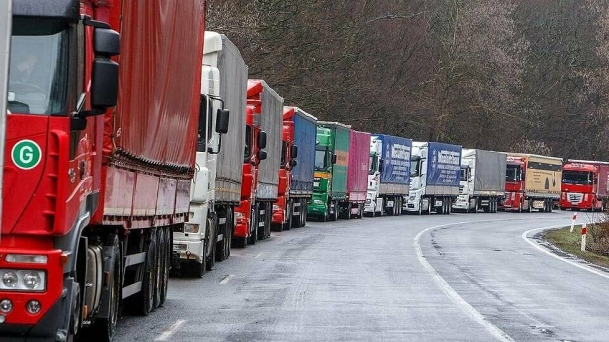 Очереди на границах: Минфин предлагает ускоренный проезд за деньги