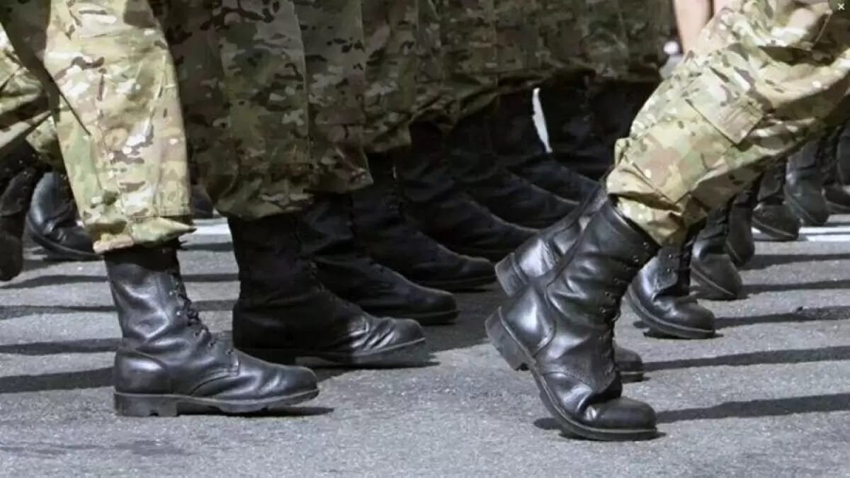 За незаконный призыв оштрафовали военкома в Казахстане
