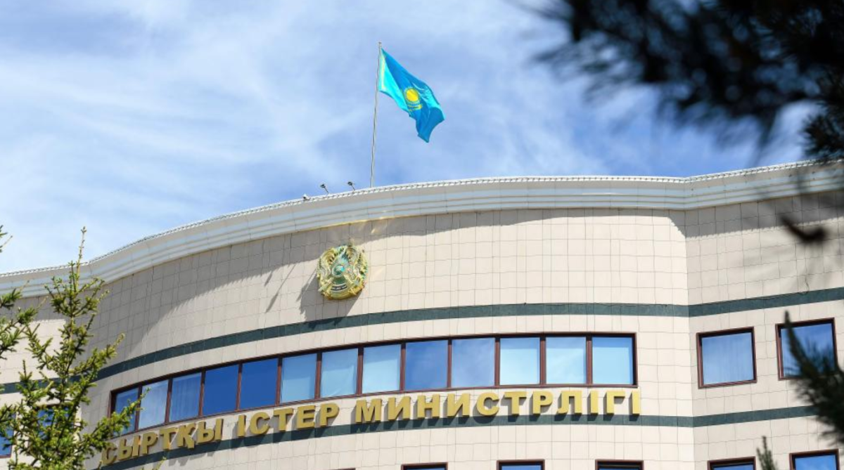 МИД осудил поведение казахстанцев в аэропортах