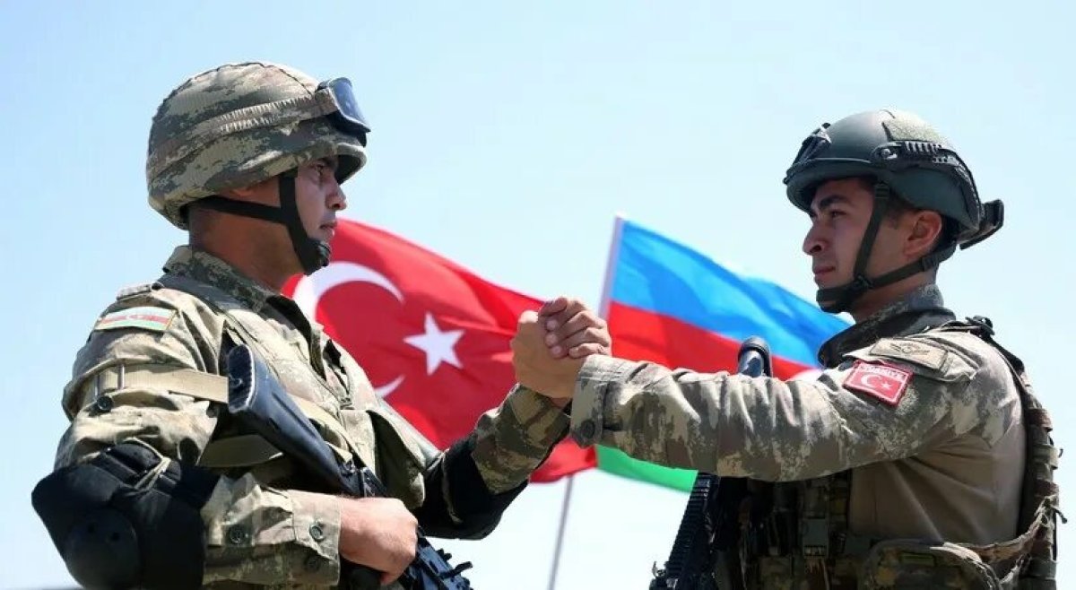 Десятки военных самолётов подняли в небо Азербайджан и Турция