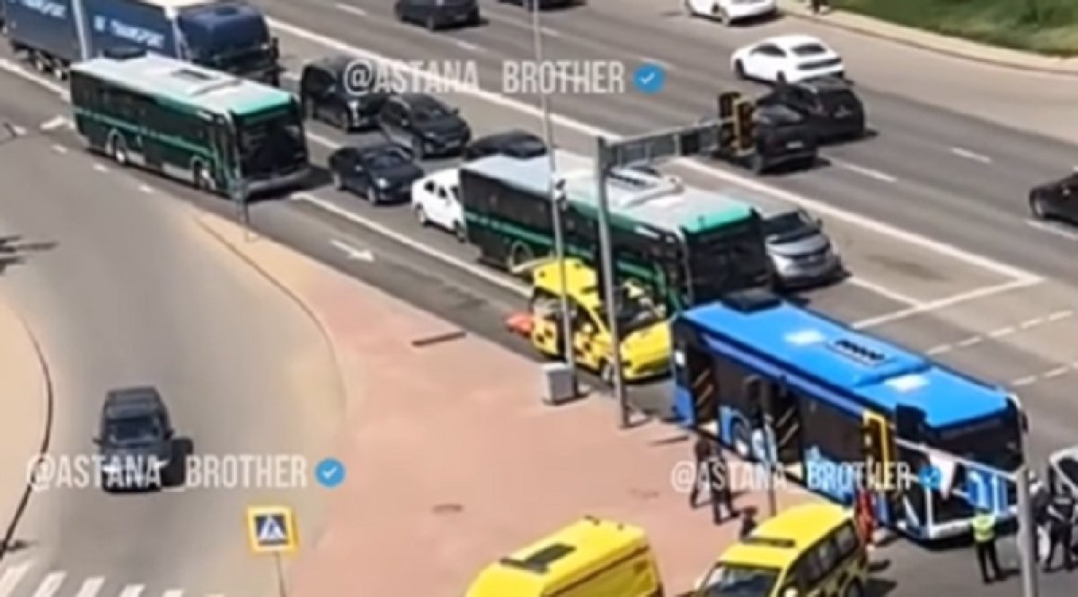 ДТП с автобусом произошло в Астане - четыре человека пострадали