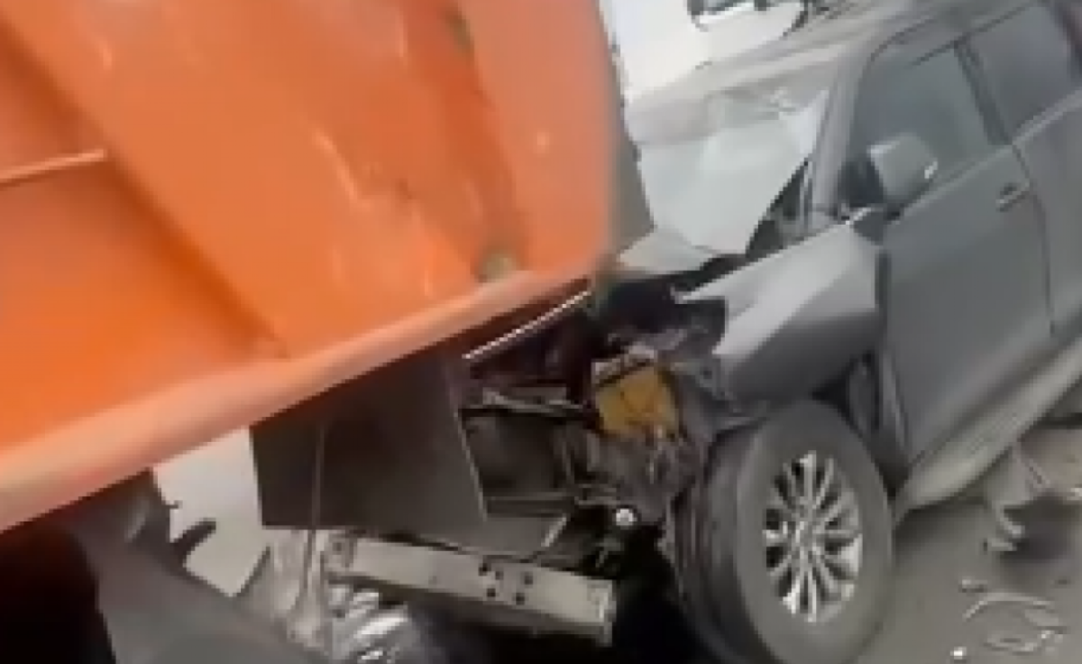 В Астане легковушку зажало между КамАЗом и бетономешалкой