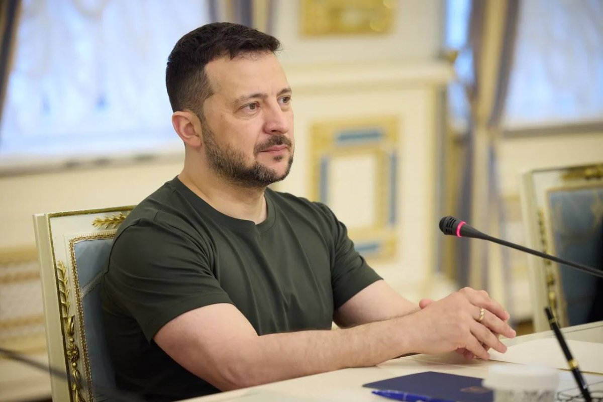 Украина будет производить собственное вооружение за рубежом, заявил Зеленский