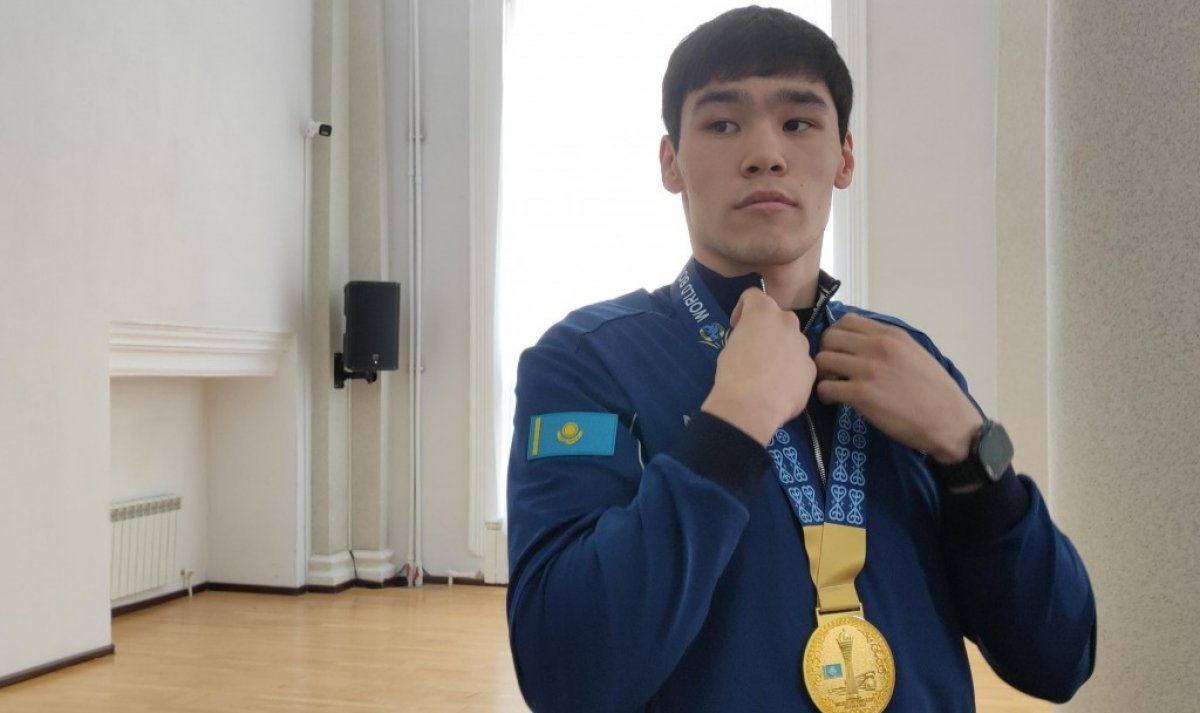 Чемпиона мира по боксу выгоняют из родного зала в Карагандинской области