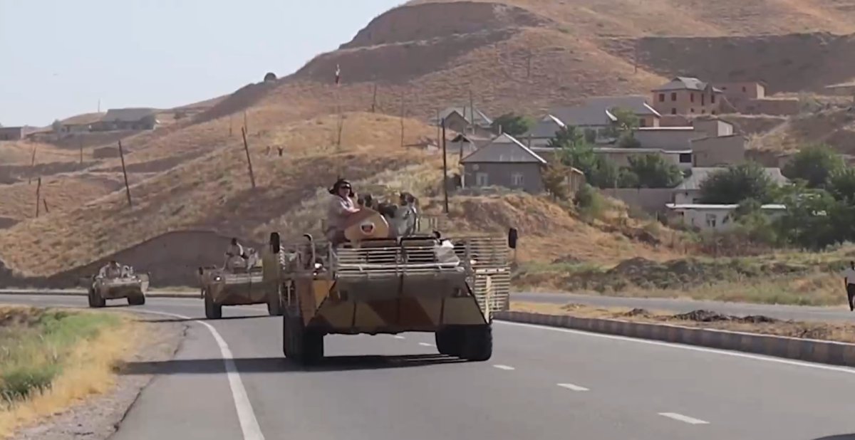 Российская военная техника заехала в Узбекистан
