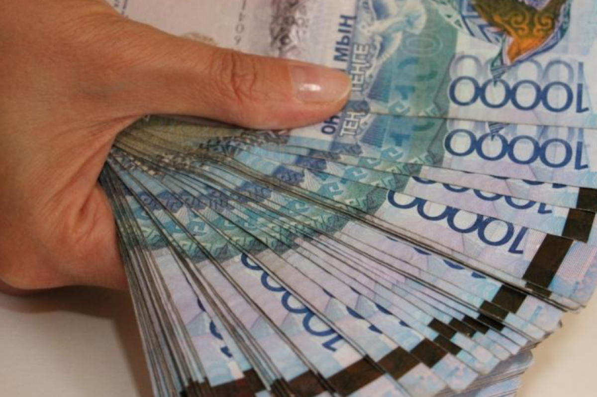 Денежный отток: Казахстан отправил за рубеж в 3,5 раза больше