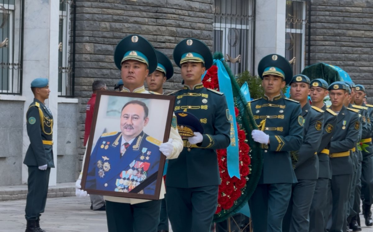 Последний путь космонавта: как в Алматы прощались с Талгатом Мусабаевым