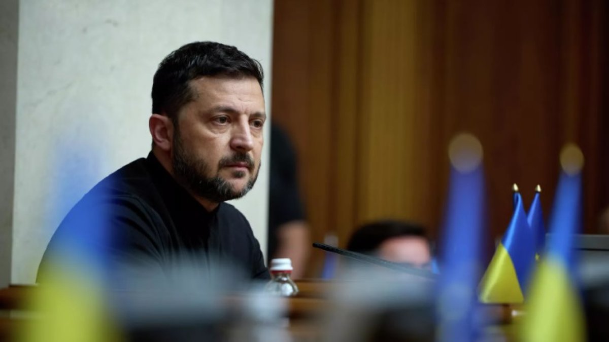 Зеленский заявил о переговорах для "продвижения к миру"