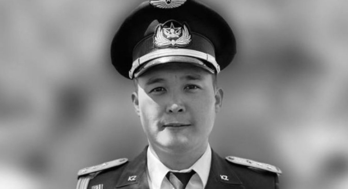 С погибшим при крушении вертолета военным простились в Павлодаре