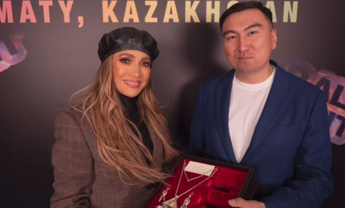 Дженнифер Лопес увезла из Казахстана подарок от Балаевой