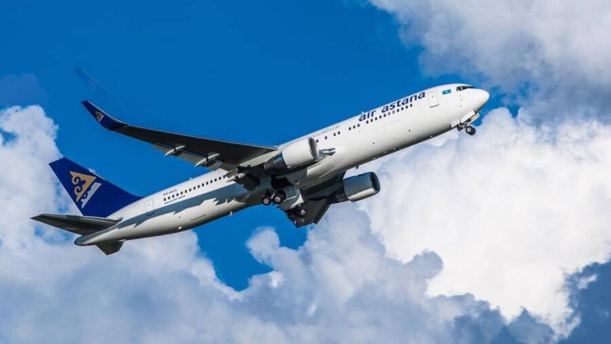 "Писали прощальные письма": пассажиры Air Astana о кошмарном полете