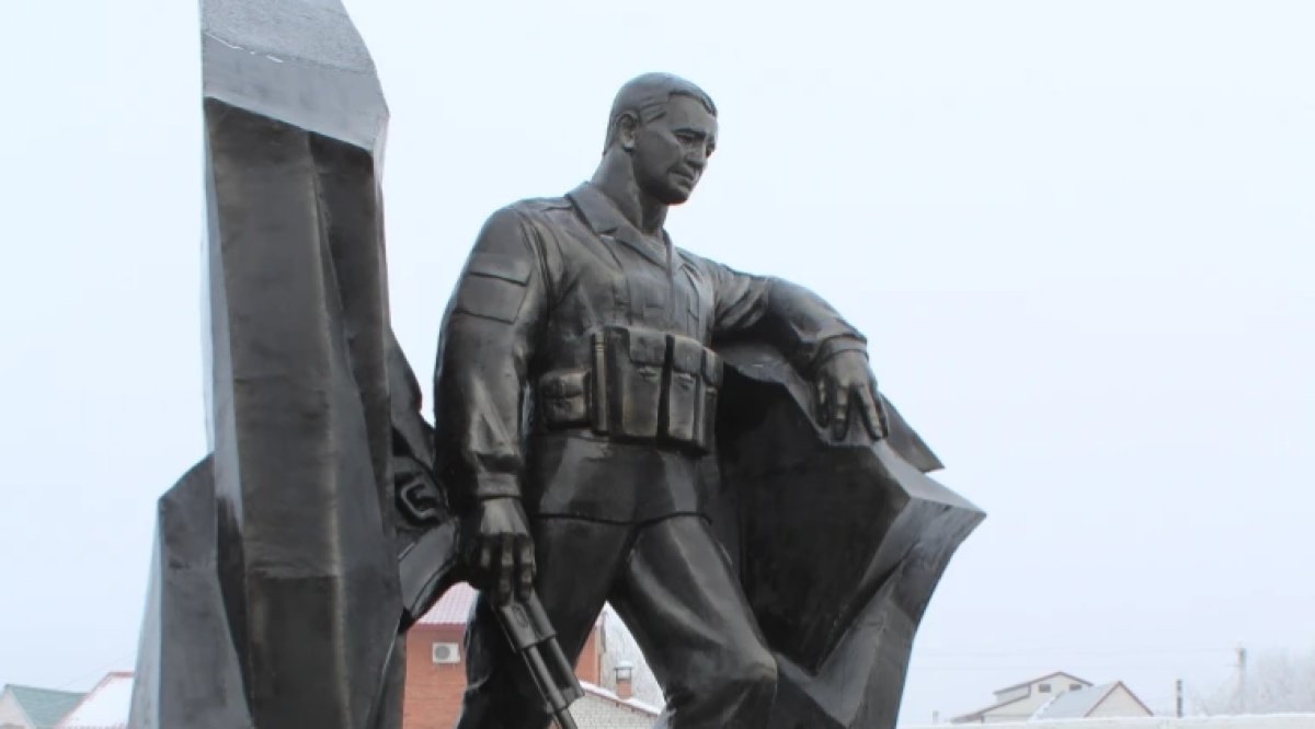 На акима Уральска подали в суд из-за памятника