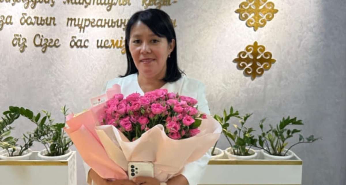 Школьная уборщица из Актобе получила высокую награду