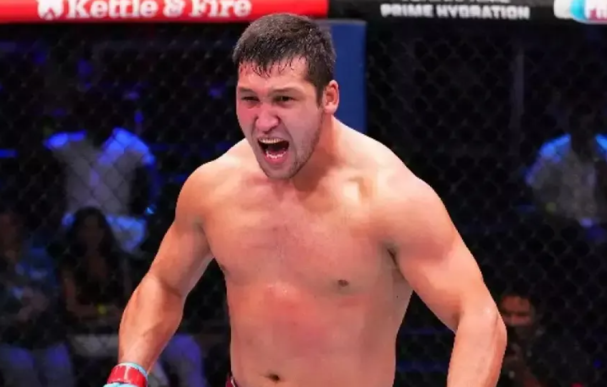 Казахстанский боец проиграл второй подряд бой в UFC