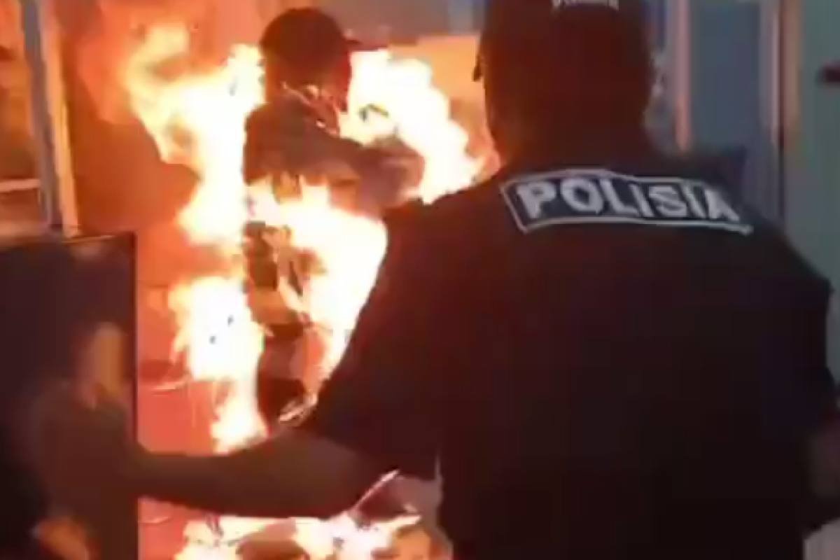 Самоподжог в аэропорту Алматы: мужчина в крайне тяжелом состоянии