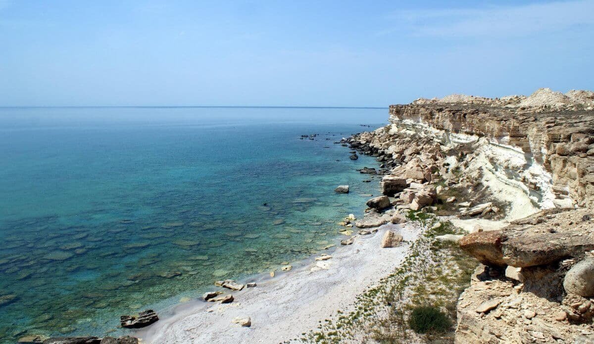 Грозит ли Каспию участь Арала?