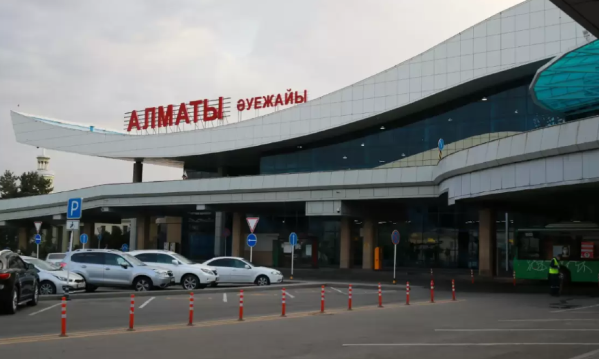 Пассажир пытался покончить с собой в туалете аэропорта Алматы