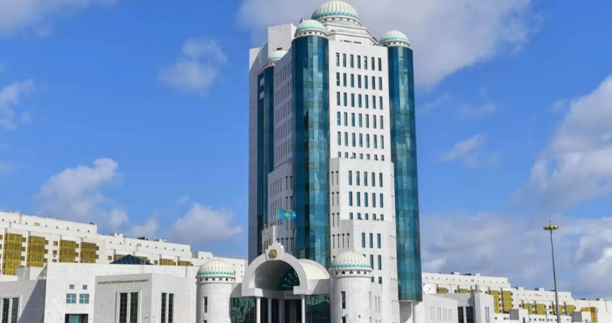 Парламент Казахстана провел заседание за пять минут
