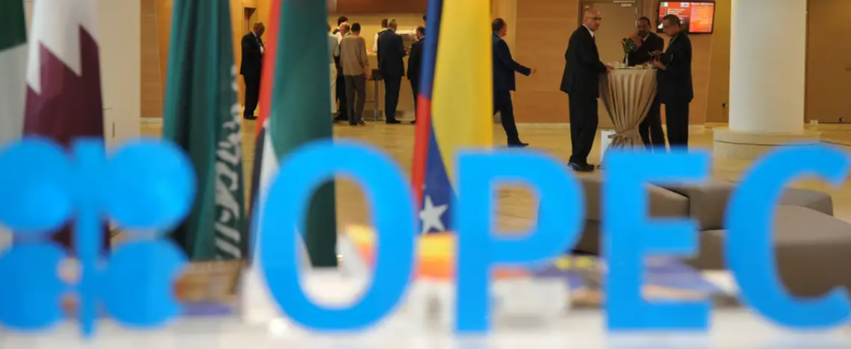 ОПЕК+ договорилась нарастить добычу нефти с октября