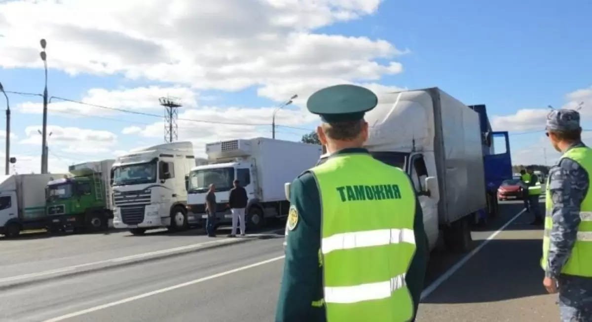 На границе Казахстана и России застряли семь тысяч фур